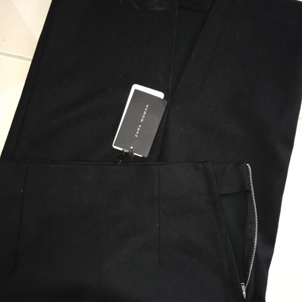 Beautiful brand new sexy/sleek Zara pencil skirt